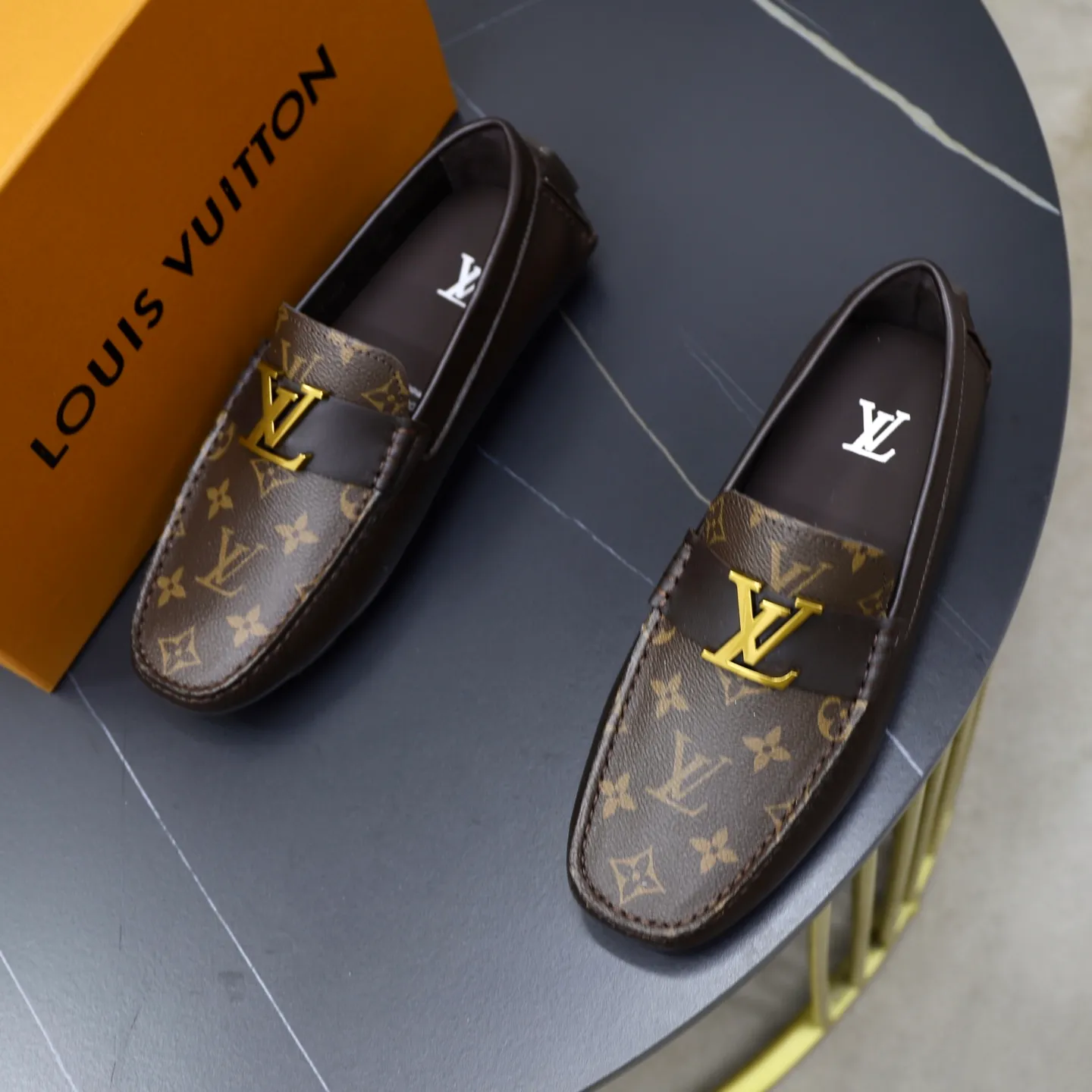 Ex-factory price: 480💰【LV】Louis Vuitton ⚠️High-end men’s driving and pedal series ⚠️38-44 (customized for 45) ⚠️All original cowhide leather! Thick and soft! Made entirely of calfskin lining! Rubber sheet anti-slip beanie sole! Three-dimensional package technology! Fashionable and classic! Handicrafts! Original high quality! Feel free to compare!